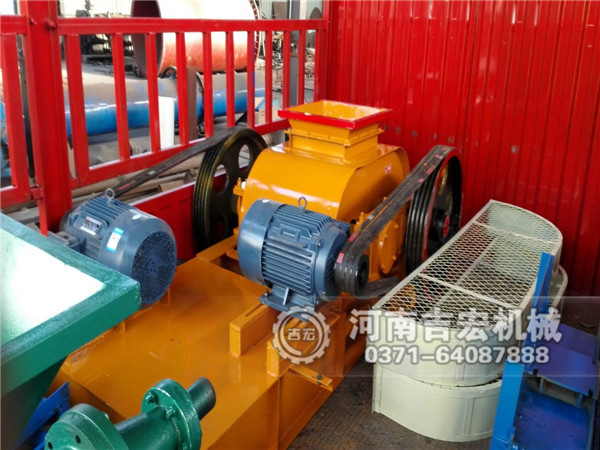 造成對(duì)輥破碎機(jī)輥皮磨損的主要因素有哪些？