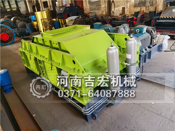 新型液壓對(duì)輥制砂機(jī)