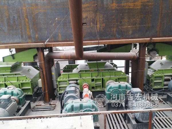 試過(guò)多種破碎機(jī),為啥老廠長(zhǎng)獨(dú)寵白云石對(duì)輥機(jī)？答案藏在細(xì)節(jié)里！