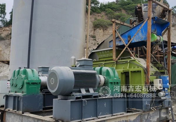 砂粒級(jí)配不達(dá)標(biāo)？液壓對(duì)輥制砂機(jī)精準(zhǔn)控粒,成品質(zhì)量提升30%！