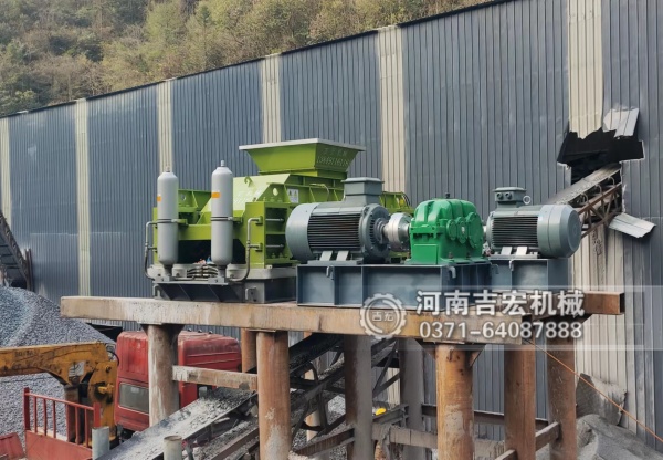 為什么優(yōu)質商砼站都指定液壓對輥制砂機加工的瓜米石砂？