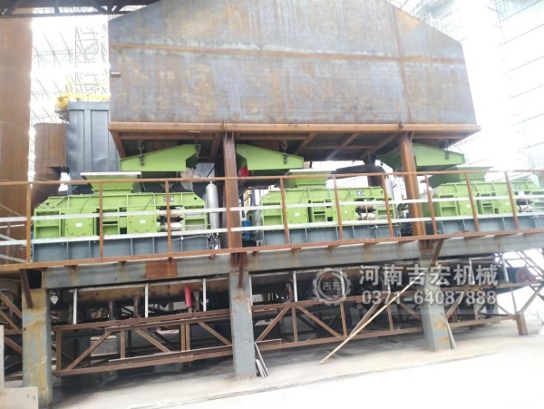 機(jī)制砂粒度總不達(dá)標(biāo)？大型對(duì)輥制砂機(jī)：顆粒均勻級(jí)配好,攪拌站搶著要!